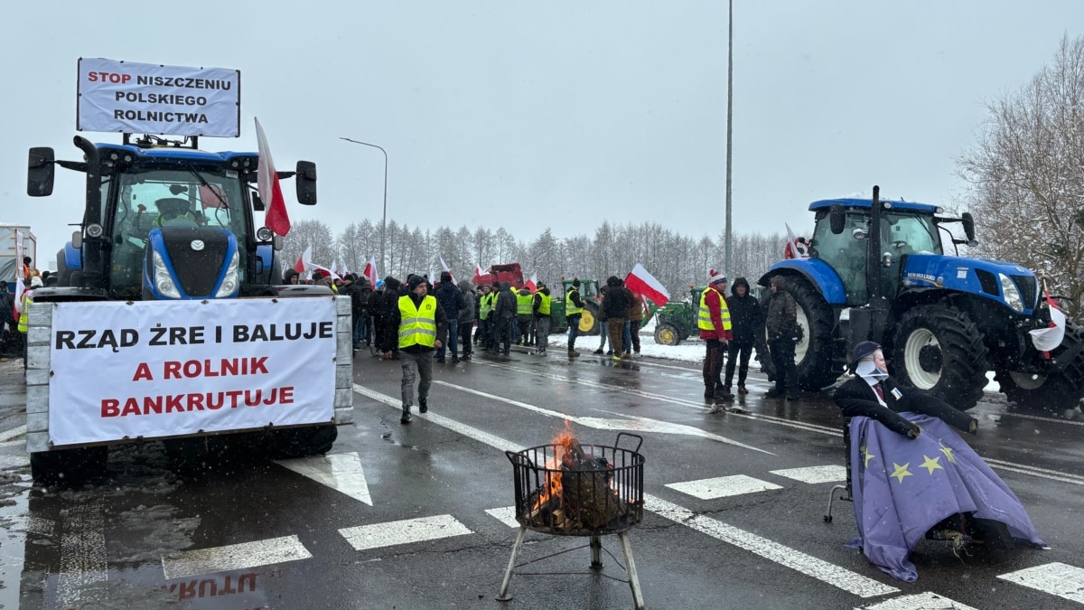 На кордоні з Польщею у чергах стоять близько 3 тисяч вантажівок – ДПСУ