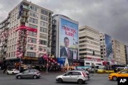 Veliki predizborni plakat gradonačelnika Istanbula i kandidata CHP-a za lokalne izbore Ekrema Imamoglua u Istanbulu, 5. marta 2024.