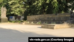 Меморіального комплекс воїнам Радянської армії та партизанам у Виноградові. Закарпаття
