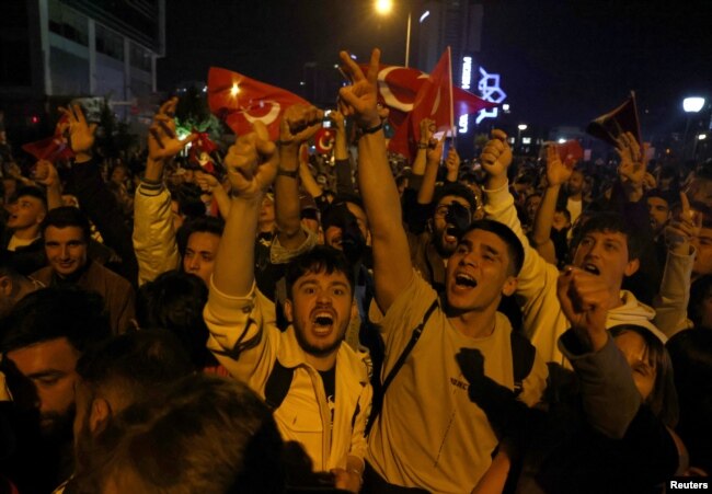 Сторонники Кылычдароглу в Анкаре. Вечер 14 мая 2023 года