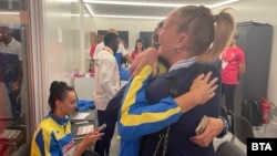  Стефка Костадинова поздравява Ярослава Магучих преди месец в Рим на Европейското по лека атлетика. 