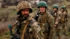 Νέοι νεοσύλλεκτοι του ουκρανικού στρατού συμμετέχουν σε στρατιωτική άσκηση στην ανατολική περιοχή του Ντόνετσκ.  «Ίσως οι Ουκρανοί να μας εκπλήξουν.  Μας έχουν εκπλήξει από την αρχή», είπε ένας πρώην ταξίαρχος.
