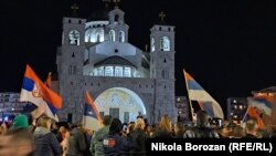 Прослава пред храмот на СПЦ во Подгорица.