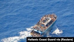 Migranti na brodu grčke obalne straže, 14. juna 2023. (Ilustrativna fotografija)