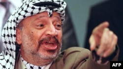 Yasser Arafat, liderul Organizației pentru Eliberarea Palestinei, la o conferință de presă la Geneva, 1988.