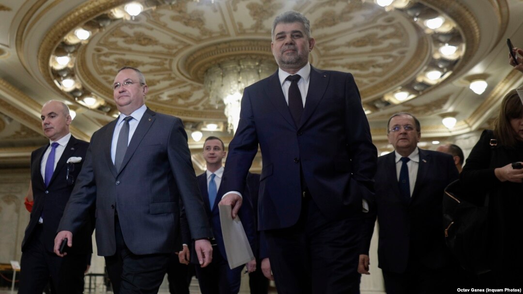 Premierul Marcel Ciolacu (dreapta prim-plan) și președintele Nicolae Ciucă (stânga prim-plan) au anunțat că PSD și PNL, pe care le conduc, vor candida pe liste comune la alegerile europarlamentare. 