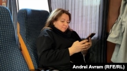 Anca Petcu face naveta cu trenul de la București la Videle