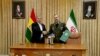محمدرضا آشتیانی (راست) وزیر دفاع جمهوری اسلامی پس از امضای یادداشت تفاهم دفاعی و امنیتی با همتای بولیویایی خود، ادموندو نووییو