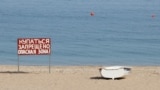 Предупредительная надпись на пляже в Крыму. Иллюстративное фото