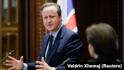 Sekretari i Jashtëm britanik, David Cameron, në Prishtinë më 4 janar, 2024.