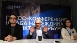 Борис Надеждин (в центре)
