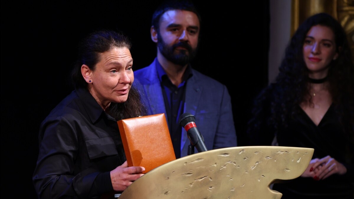 Тя е режисьор, сценарист и продуцент, а нейни филми от