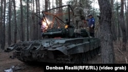 На танку наварюють так званий мангал – він має захистити машину у разі атаки російського дрона