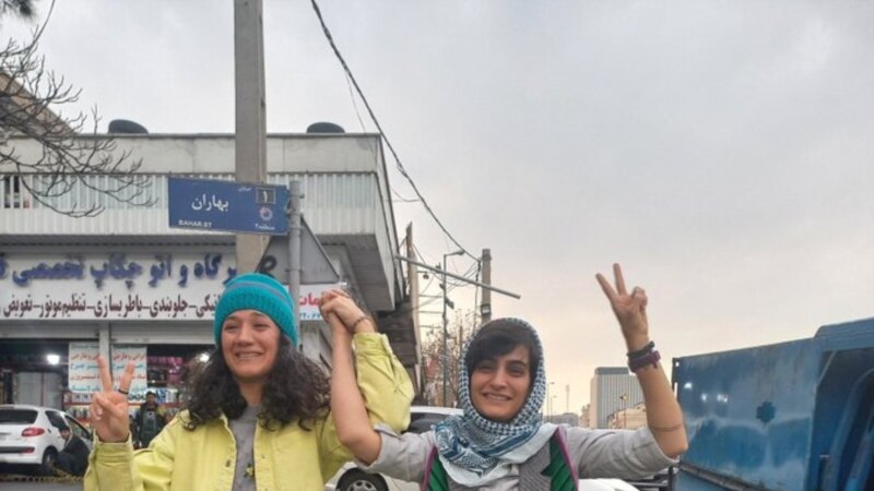 В Иране «временно» вышли из тюрьмы журналистки, писавшие о Махсе Амини. Им запретили покидать страну