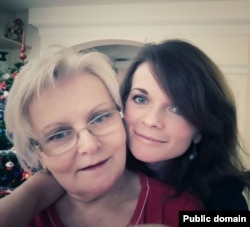 Ірына (зьлева) і Вольга Такарчук, архіўнае фота