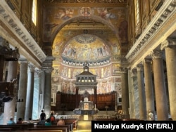 У церкві святої Марії на Трастевере, Рим
