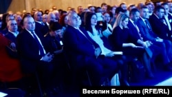 Бойко Борисов, Мария Габриел, Рая Назарян, Делян Добрев и Владислав Горанов, седнали на първия ред по време на националното съвещание на ГЕРБ на 5 март 2024 г.
