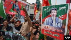 Supporters and activists of the Pakistan Tehrik-e Insaf (PTI) party rally in Peshawar on January 28.