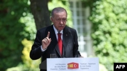 SPAIN - Turkish President Recep Tayyip Erdogan holds a joint press conference with Spain's prime minister at La Moncloa Palace in Madrid on June 13, 2024. 