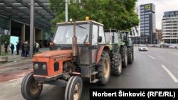 Parkirani traktori u Novom Sadu, 16. maj 2023.