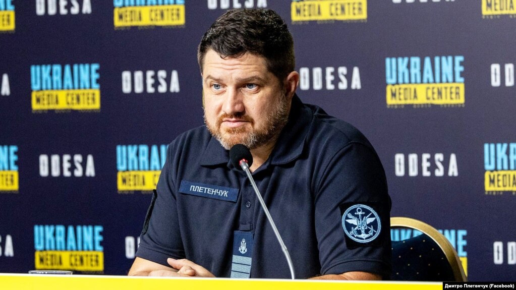 «Один із носіїв крилатих ракет – це малий ракетний корабель проєкту «Каракурт», зараз використовується у пункті базування Севастополь як корабель прикриття ППО», – сказав Дмитро Плетенчук