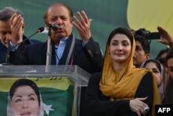 Former Pakistani Prime Minister Nawaz Sharif (left) speaks as his daughter, Maryam Nawaz, looks on. (file photo)