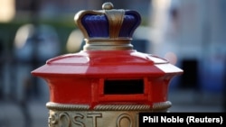 Поштенско сандаче на улица во Ливерпул, Велика Британија (Илустративна фотографија)
