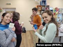  „ Бързи срещи “ с карти „ Демокрация за всички “ сред учениците в Челопеч 