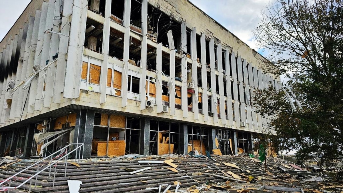 Kherson authorities reported a fire in Honchar’s library after the shelling