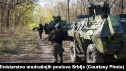 Specijalne snage policije u šumi u pograničnom području između Srbije i Mađarske, 2. novembar 2023.