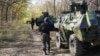 Rendőrségi razzia a Szerbia és Magyarország határán lévő erdőben 2023. november 2-án