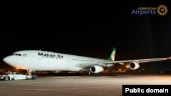 Mahan Air ширкатининг Теҳрон — Пекин йўналиши бўйича учаётган IRM079 рейси. Uzbekistan Airports матбуот хизмати фотоси.