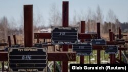 Могилы неопознанных убитых в Буче