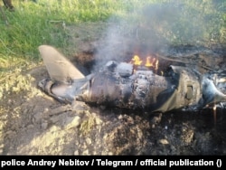 Уламки російської балістичної ракети після повітряної атаки РФ на Київ, 18 травня 2023 року