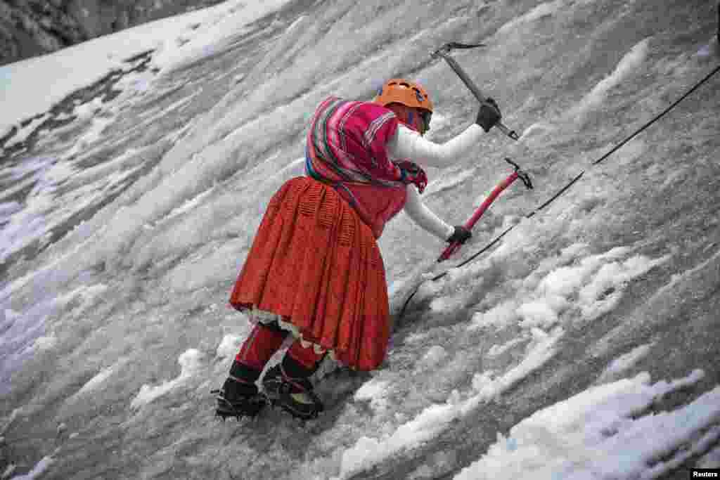 &quot;Dua të jem gruaja e parë e veshur me fund që do të arrijë majën e Everestit, sepse dua të valëvit fundet tona dhe flamurin e Bolivisë&quot;, tha Elena Quispe Tincuta, motra e Julias po ashtu alpiniste.