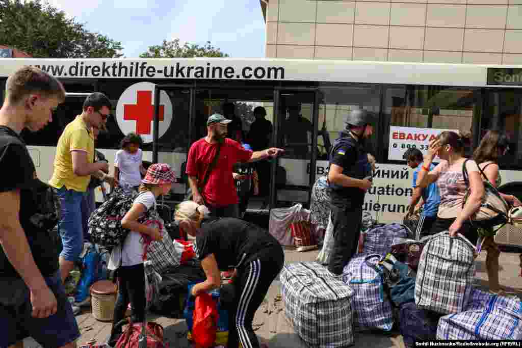 Para luftës, Pokrovsku kishte një popullsi prej rreth 60.000 banorësh. Sot aty është gati gjysma e tyre.