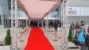 Црвен килим за учесниците во 30-иот министерски состанок на ОБСЕ<br />
<br />
Во Скопје денеска, 30.11.2023, започнува Триесеттиот министерски совет на Организацијата за безбедност и соработка во Европа - ОБСЕ, на кој учествуваат околу 1000 делегати од 57 земји членки на Организацијата и земји партнери.