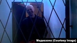 Аляксей Навальны на судзе з калёніі. Архіўнае фота