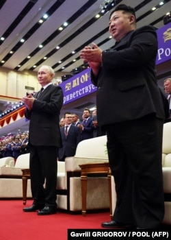 Владимир Путин (слева) и лидер Северной Кореи Ким Чен Ин. Пхеньян, 19 июня 2024 года