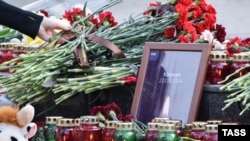 Общественный мемориал в память о погибших при теракте в подмосковном "Крокус Сити Холле". Краснодар, 23 марта 2024 г.