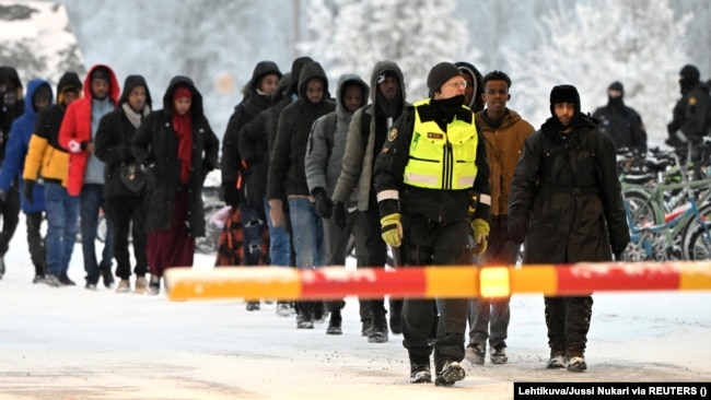 Finlanda mbyll kufirin me Rusinë për shkak të emigrantëve