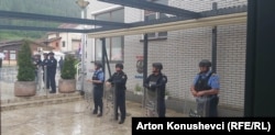 Zyrtarë të Policisë së Kosovës në Zubin Potok.