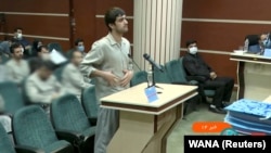 Mohammad Mehdi Karami, a client of lawyer Amirhossein Kouhkan, speaks in court in December 2022 before being executed. 