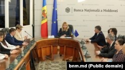 Guvernatoarea BNM, Anca Dragu, la semnarea cererii de aderare a Republicii Moldova la Zona Unică de Plăți în Euro (SEPA), Chișinău, 30 ianuarie.