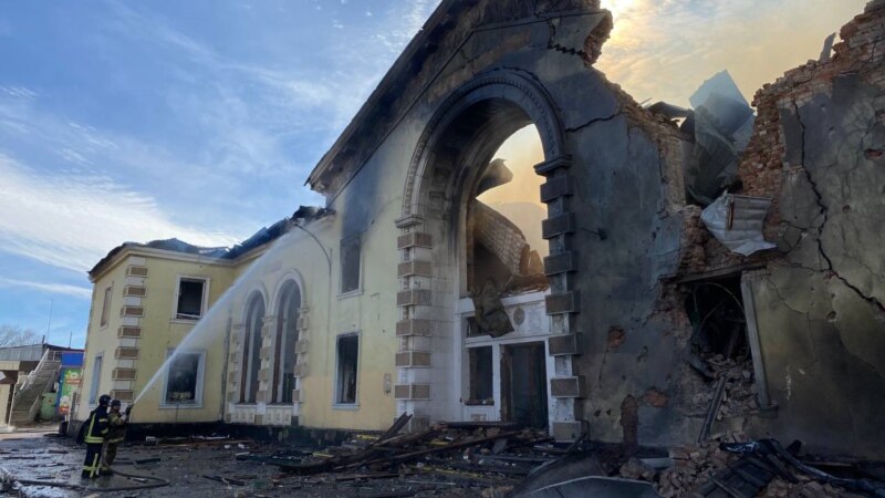 В Константиновке в результате удара разрушен железнодорожный вокзал