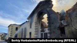 Разрушенное здание вокзала в Константиновке