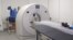 Kjo aparaturë e CT-së në Klinikën Neurologjsë  është jashtë funksionit për shkak të prishjes.
