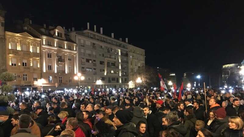 Белградта протестчылар шәһәр хакимияте бинасына бәреп керергә тырышты