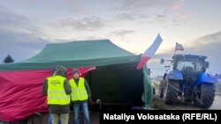 4 січня польські фермери з організації «Підкарпатське ошукане село» відновили блокування польсько-українського пункту пропуску «Медика – Шегині», яке почали в листопаді