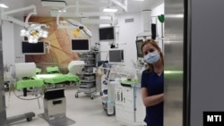 Török Zsuzsa műtővezető az egyik műtőben a Duna Medical Center új kórházépületében a IX. kerület, Lechner Ödön fasorban 2021. április 30-án (képünk illusztráció)